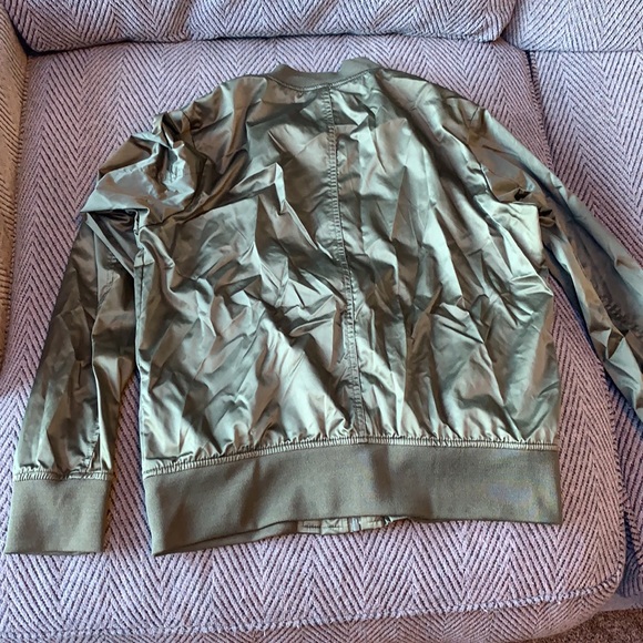 Stylish wind breaker - Picture 2 of 2